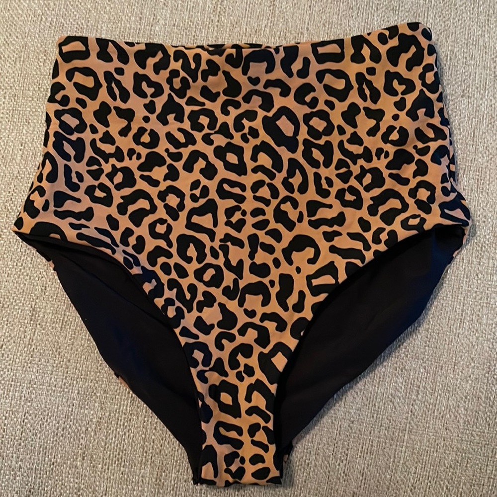 CORAL REEF LEISURE REVERSIBLE BOTTOMS | BLACK & LEOPARD PRINT